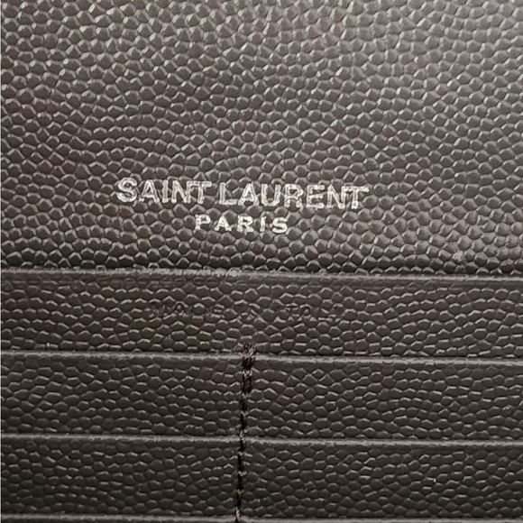 Ysl Portefeuille Famme (174Y7) Mo
Grey Metallasse Flap Wallet. - Picture 9 of 16